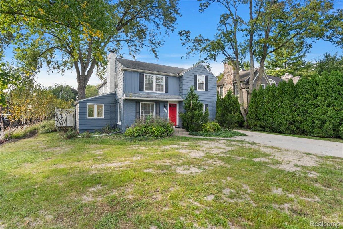 736 Pleasant Street