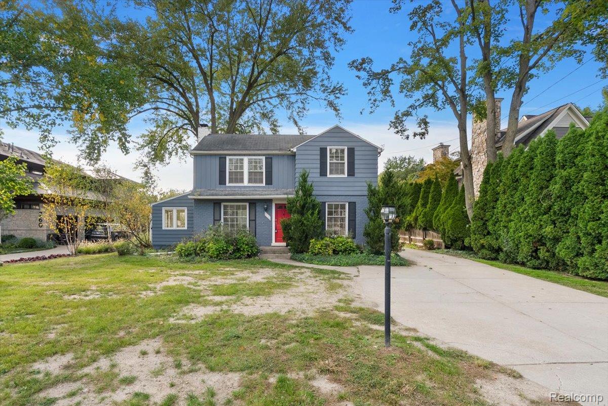 736 Pleasant Street