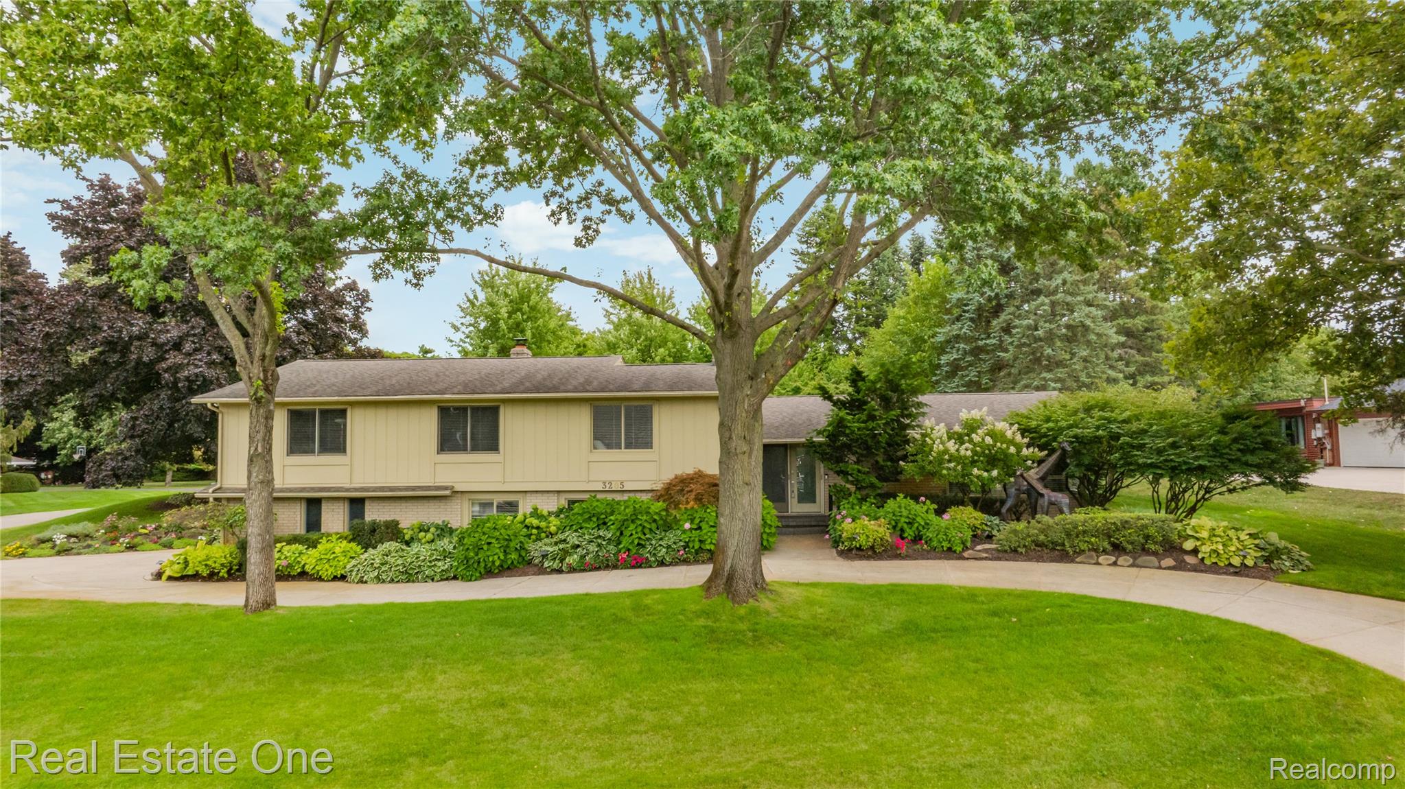 3205 Parkland Drive