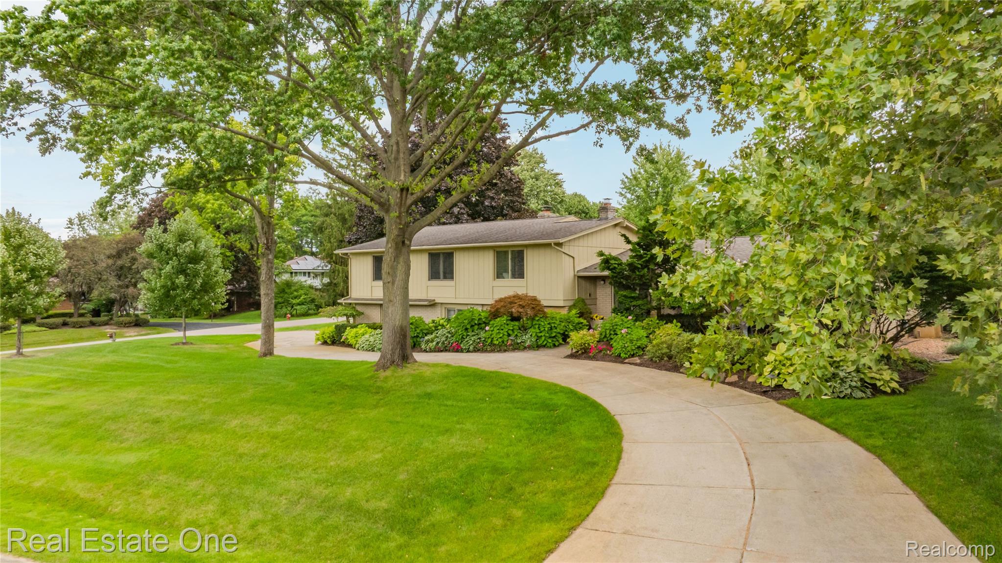 3205 Parkland Drive