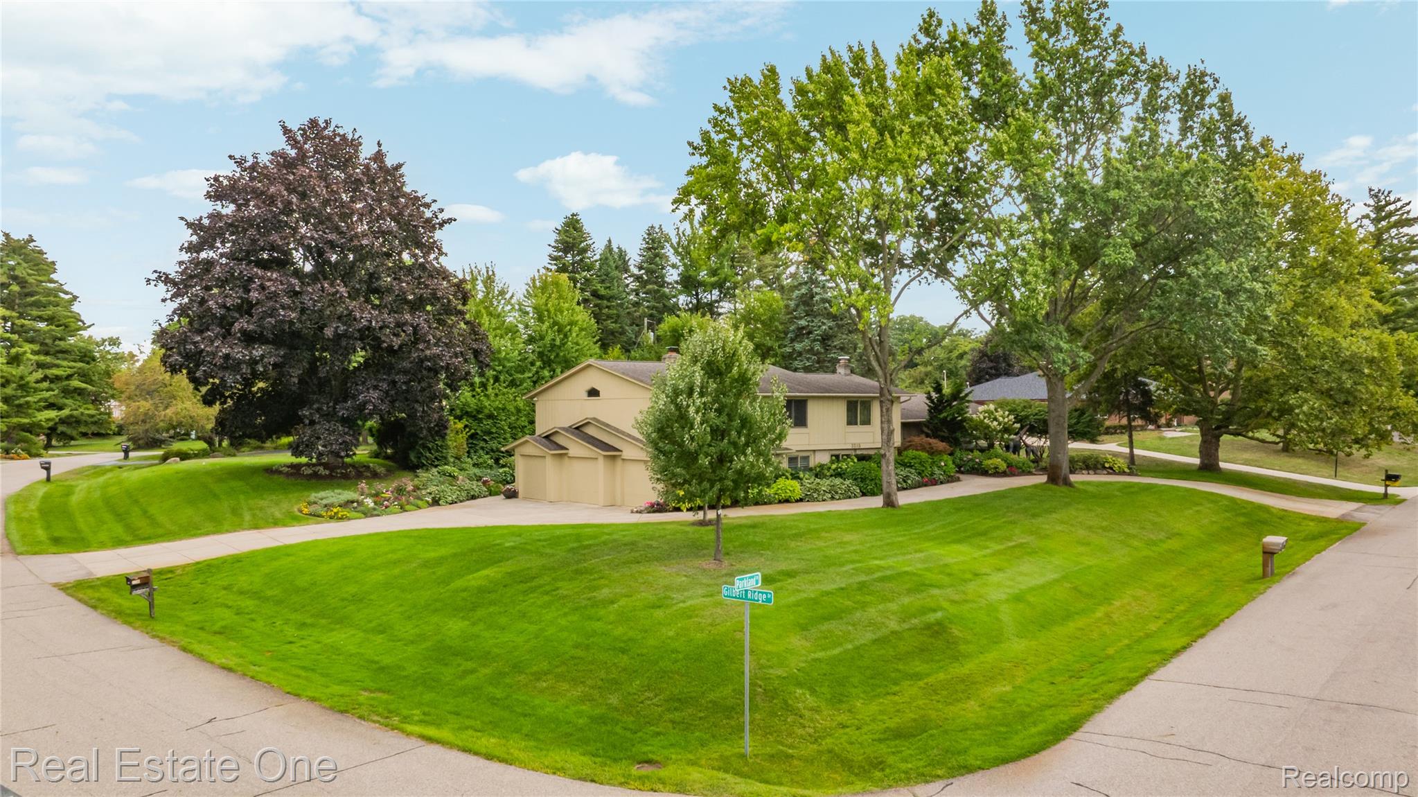 3205 Parkland Drive