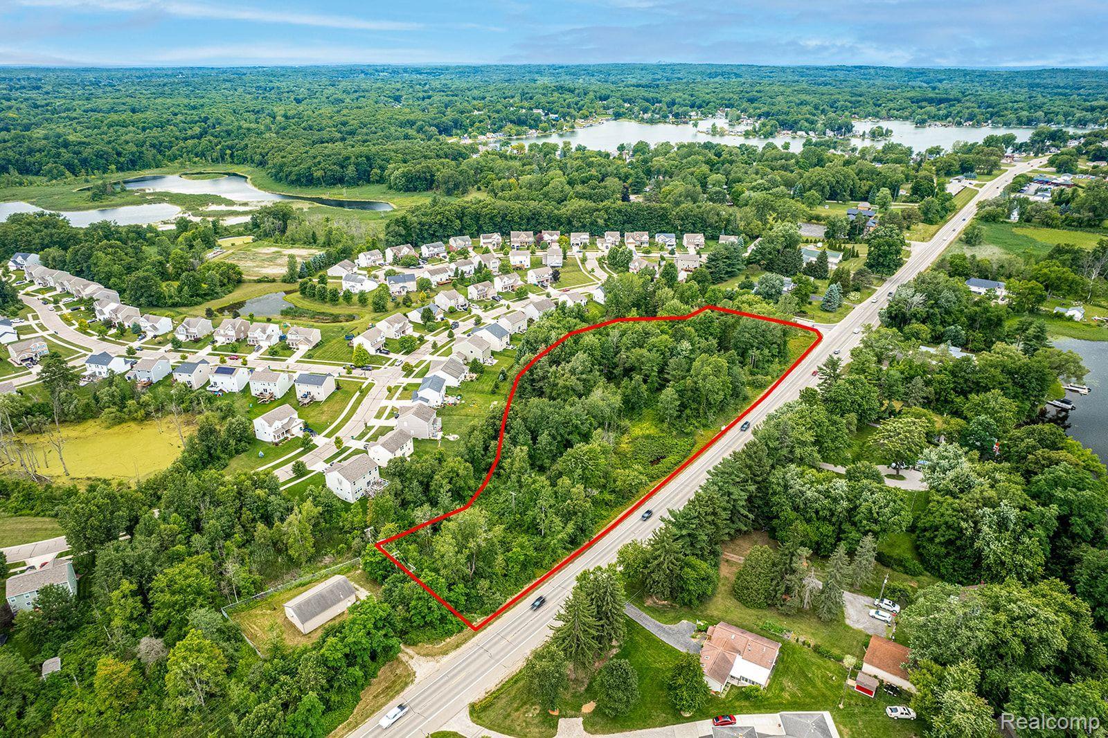 2436 Ortonville Rd, Ortonville, MI 48462