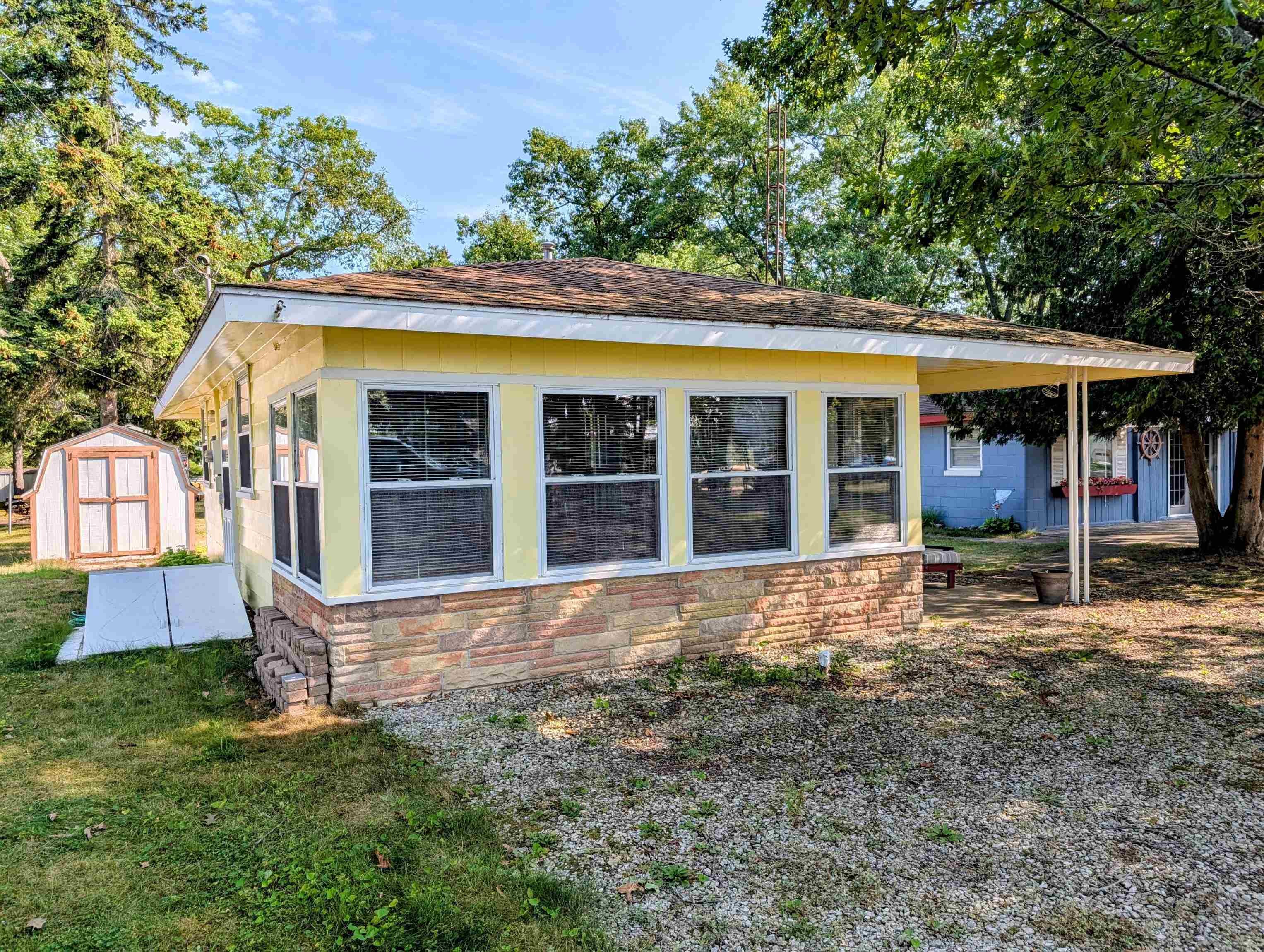 4953 E Center
