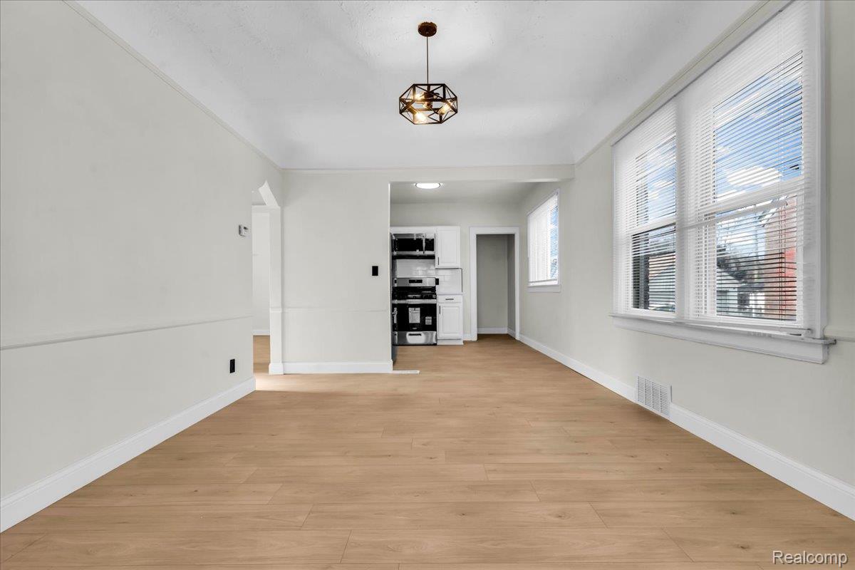 5777 Lakepointe Street