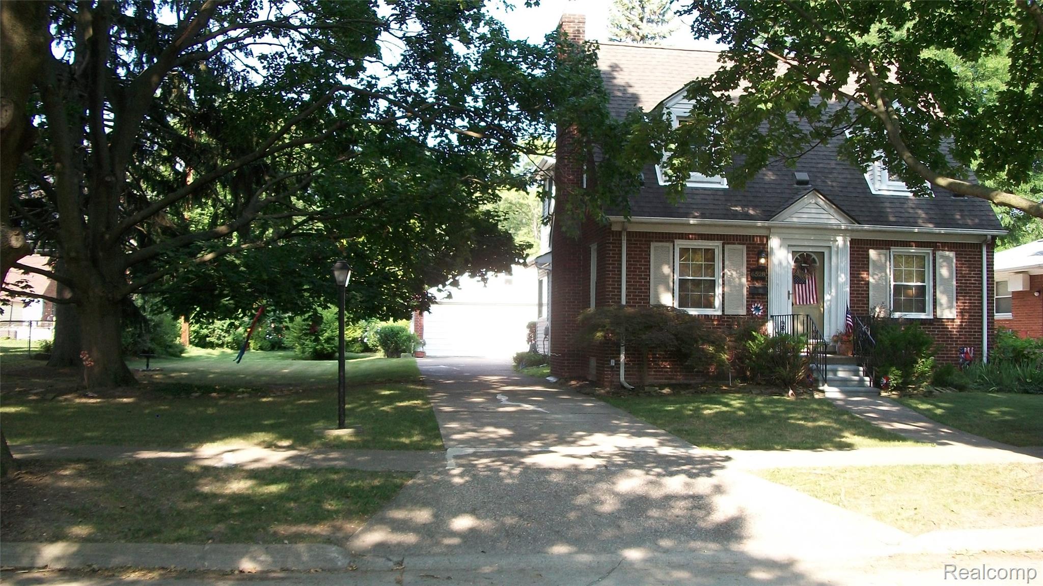 6528 Winona Street