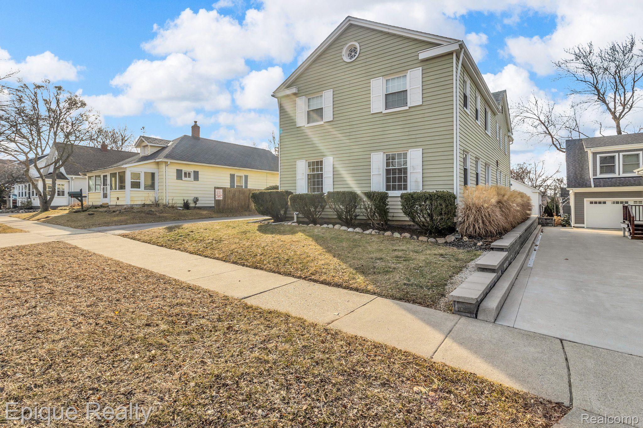 333 WOODWARD Avenue 1
