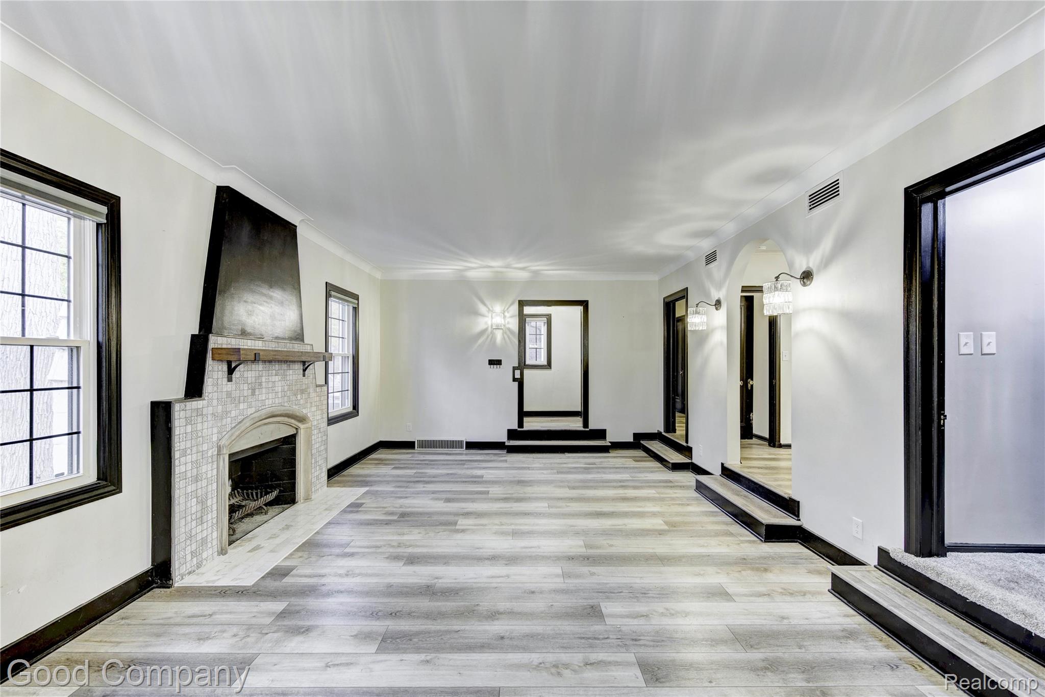 93 Oakdale Boulevard