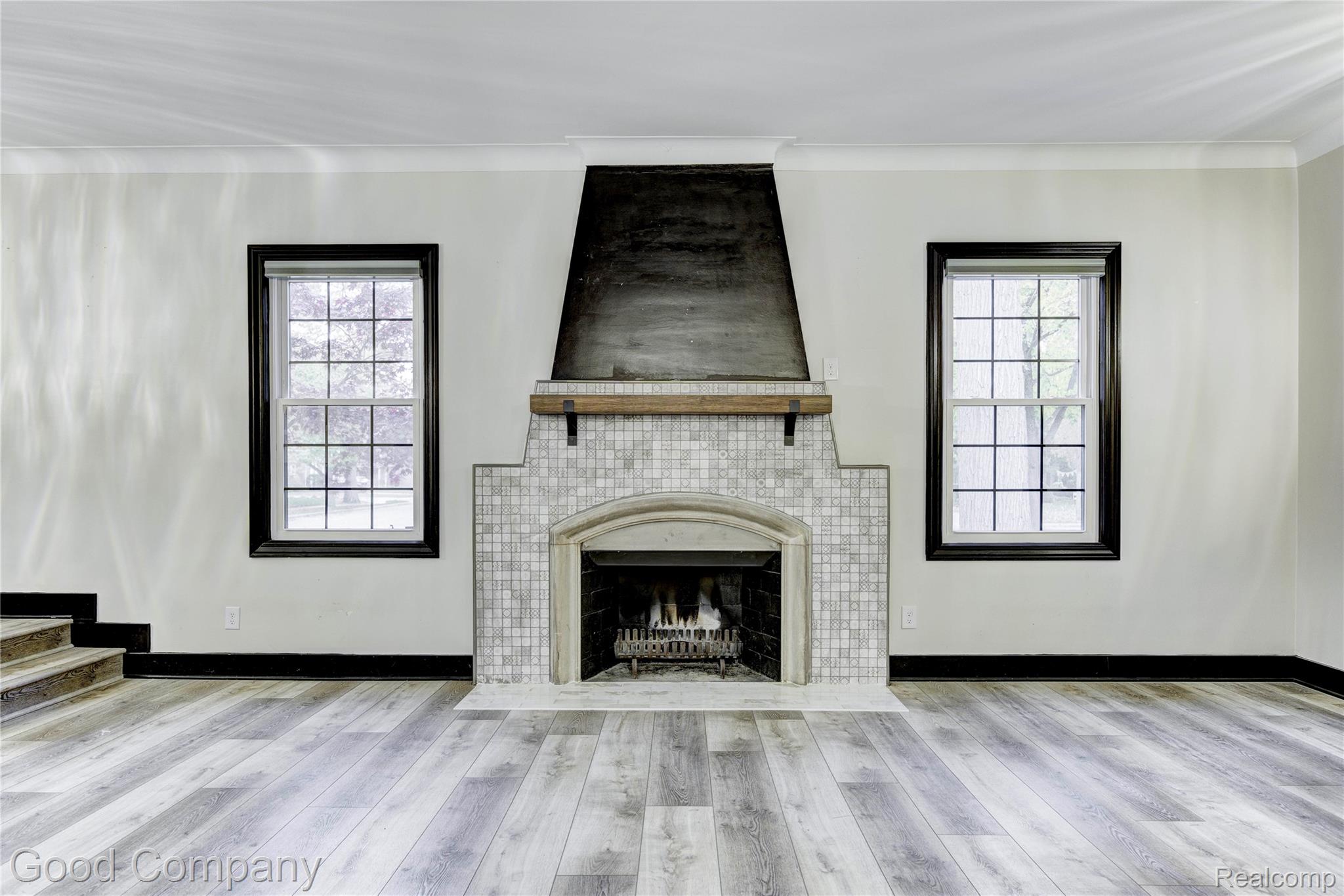 93 Oakdale Boulevard