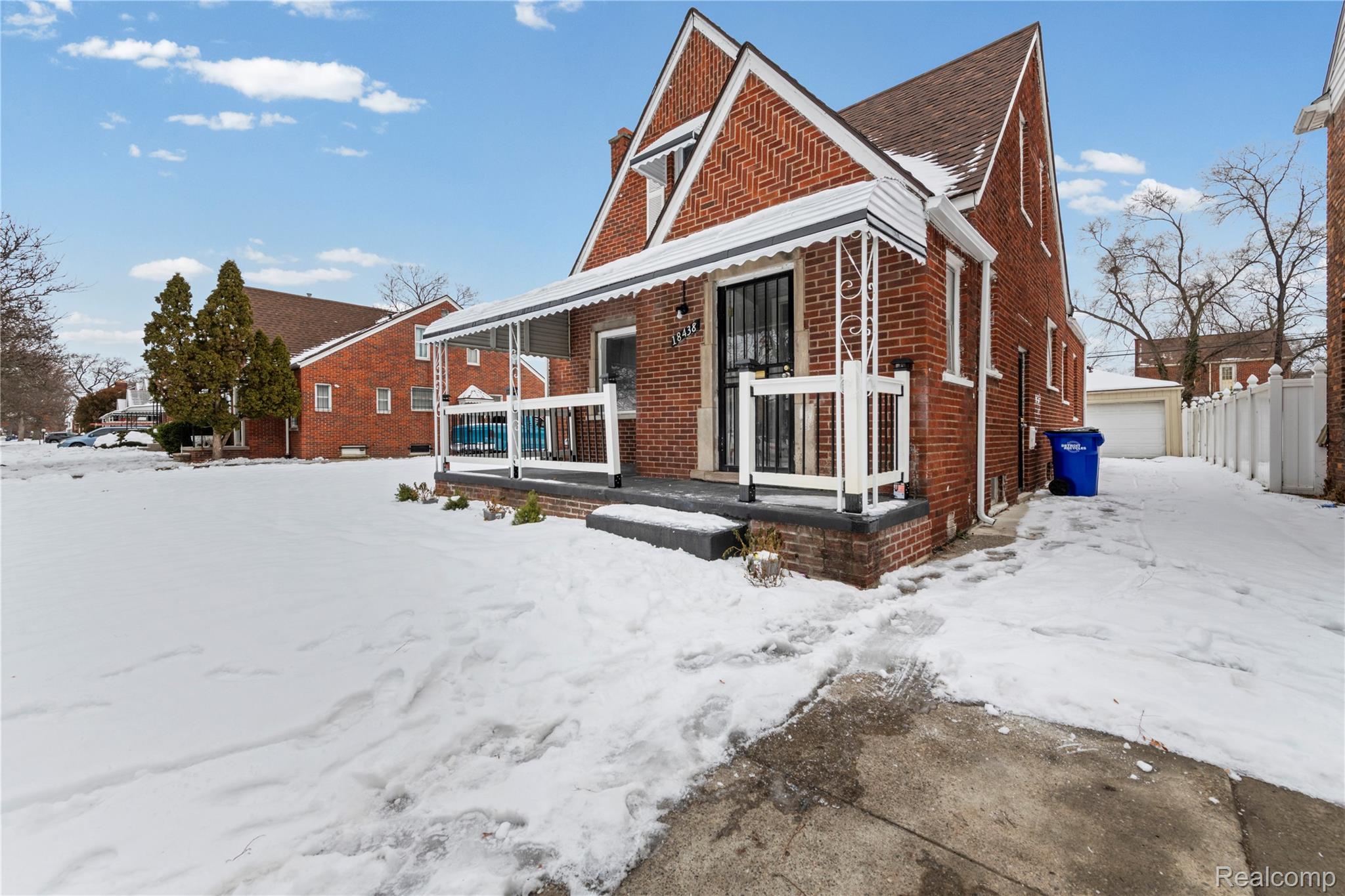 18438 Mendota Street