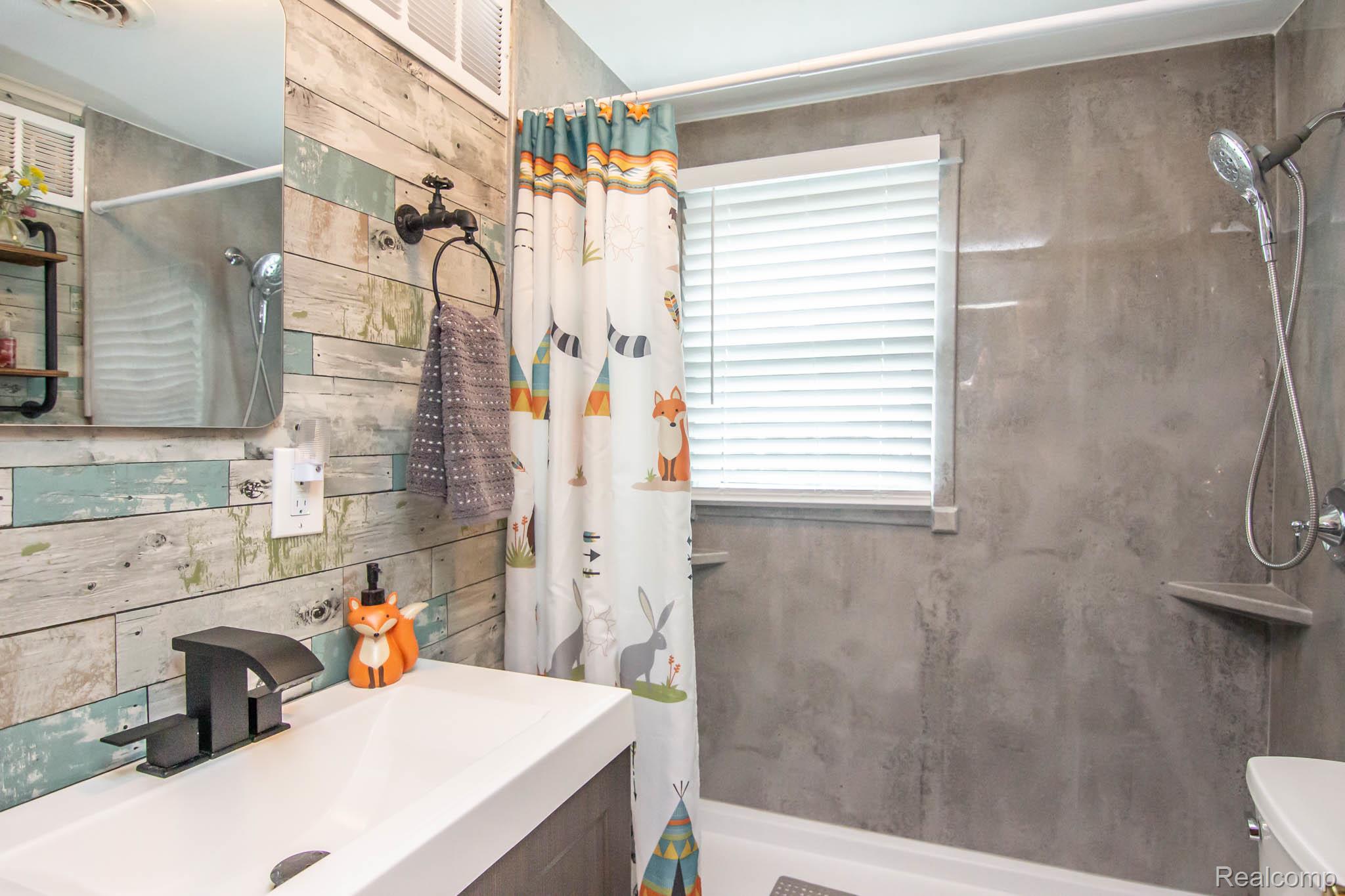 Lincoln Village, Michigan 48742, United States, 2 Bedrooms Bedrooms, ,2 BathroomsBathrooms,Residential,Pending,160127