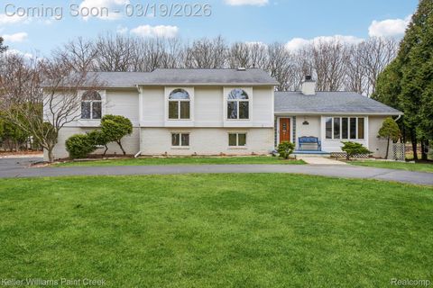 6530 Fredmoor Drive Troy City MI 48098