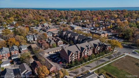 74 Pointe Park Place Grosse Pointe City MI 48230