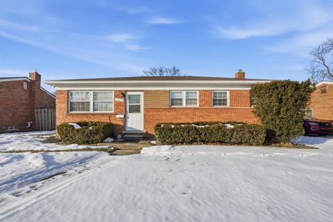 11377 Mae Avenue Warren City MI 48089