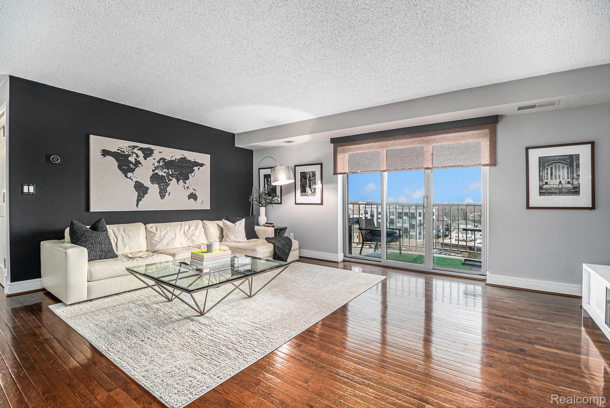 411 S OLD WOODWARD Avenue 824