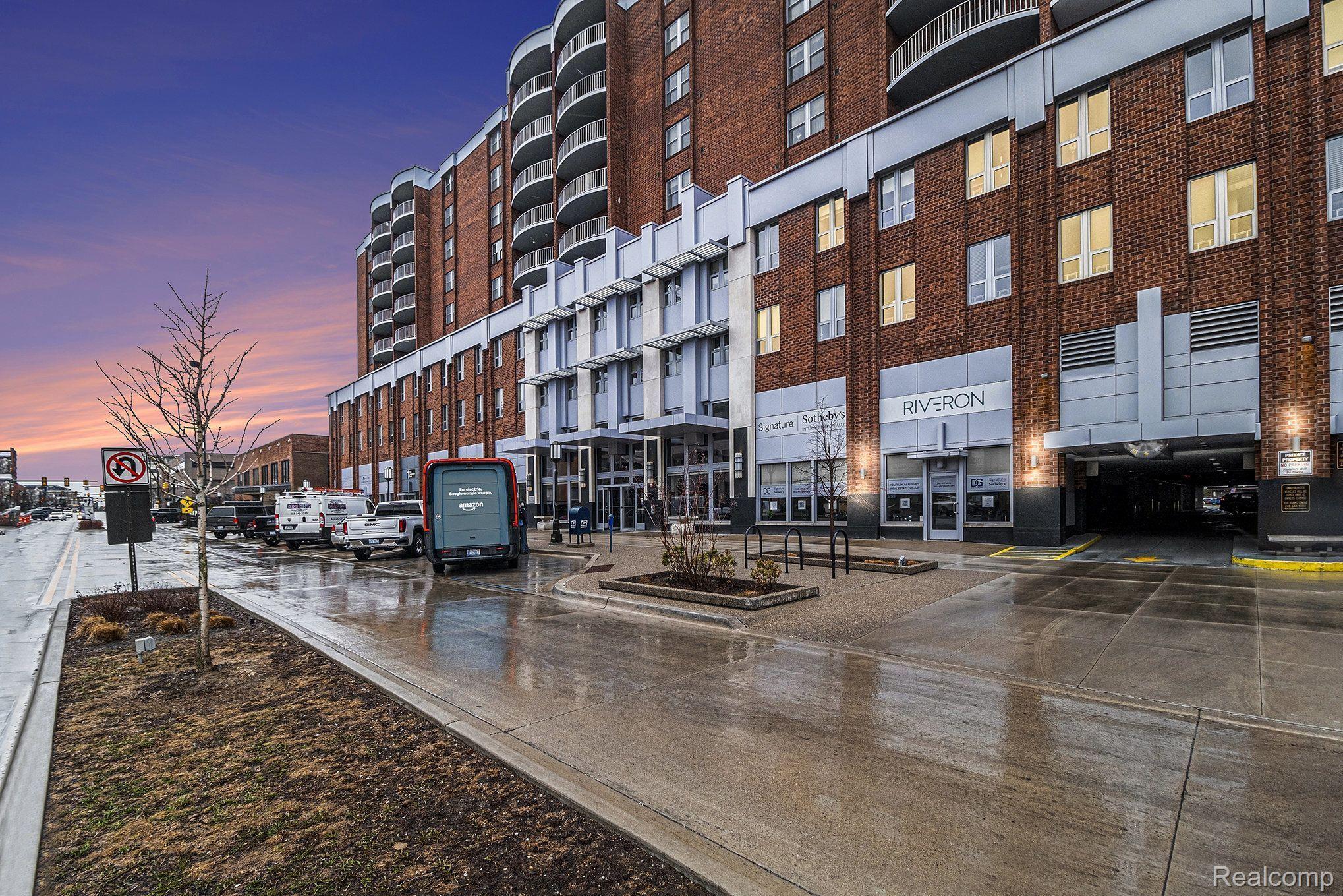 411 S OLD WOODWARD Avenue 824