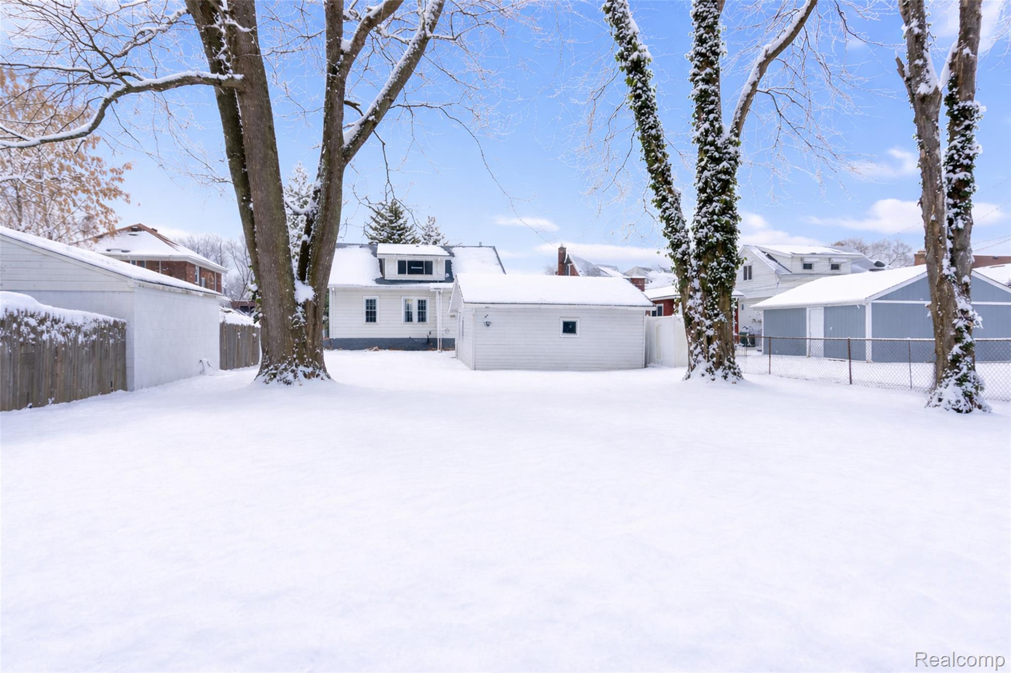 22799 Oakwood Avenue