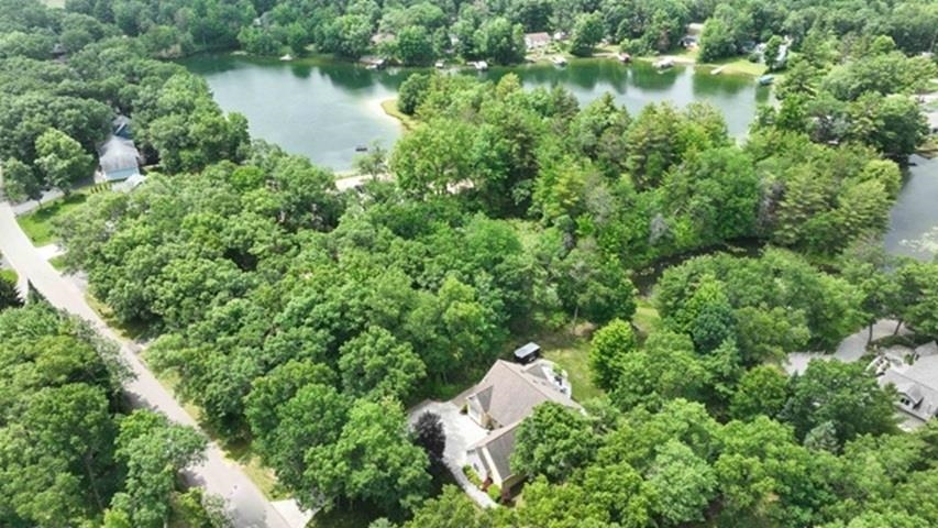 7021 Lakewood Drive