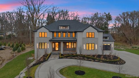 4627 CIMARRON Drive Bloomfield Charter Township MI 48302