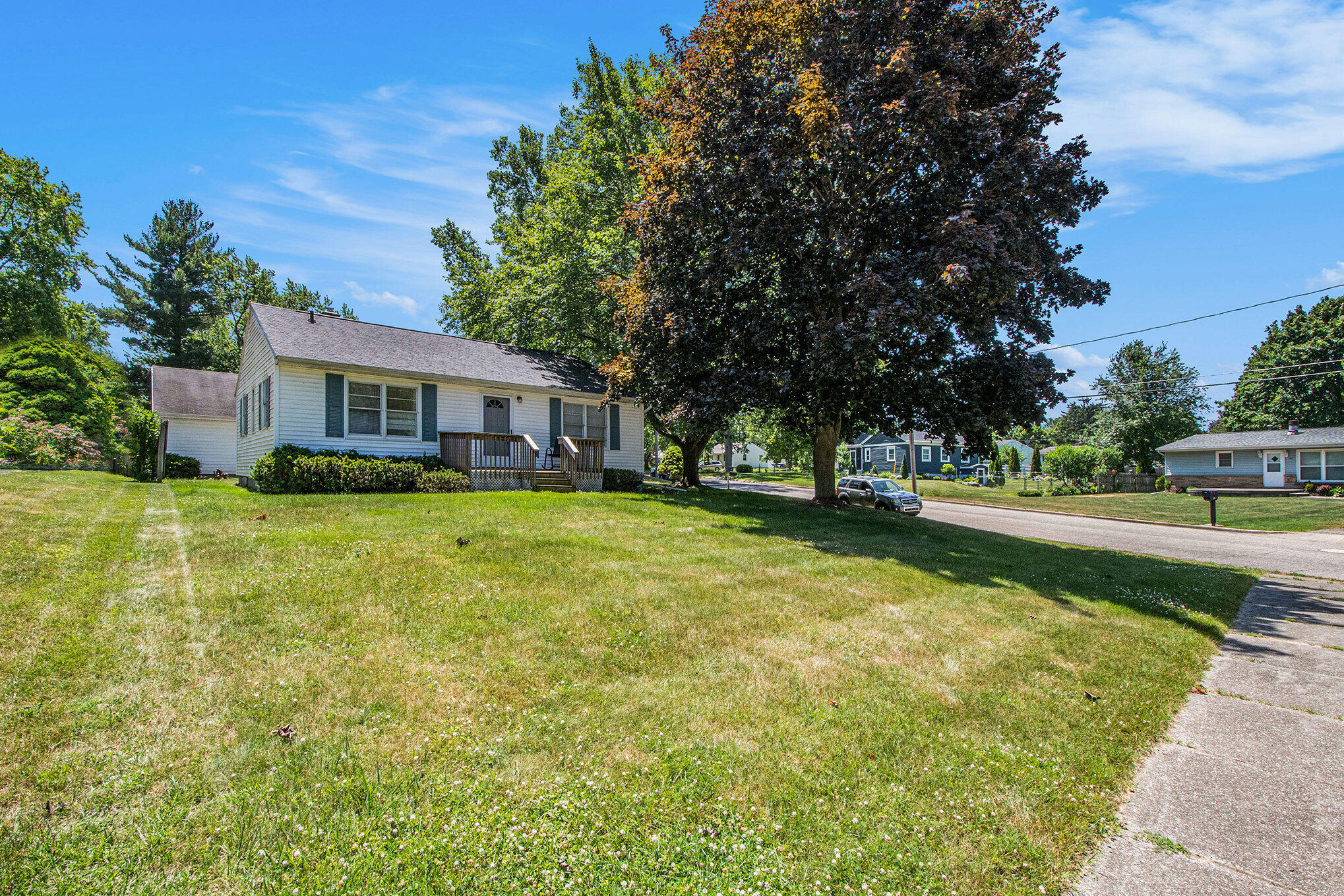 Grand Rapids City, Michigan 49504, United States, 2 Bedrooms Bedrooms, ,1 BathroomBathrooms,Residential,Pending,157977