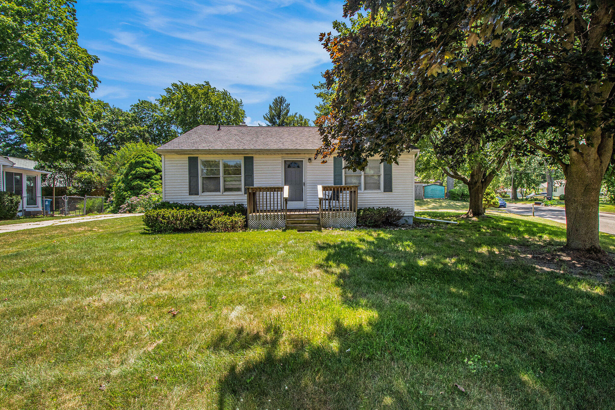 Grand Rapids City, Michigan 49504, United States, 2 Bedrooms Bedrooms, ,1 BathroomBathrooms,Residential,Pending,157977