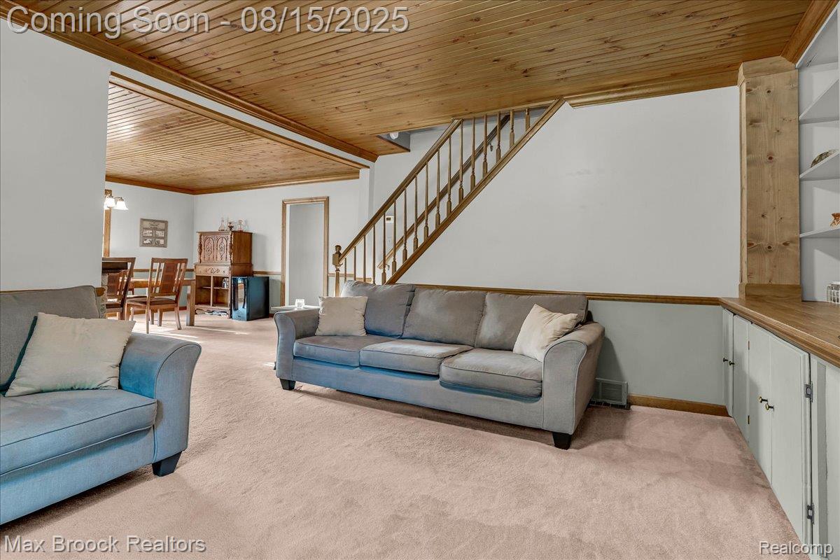 415 W Lake Street