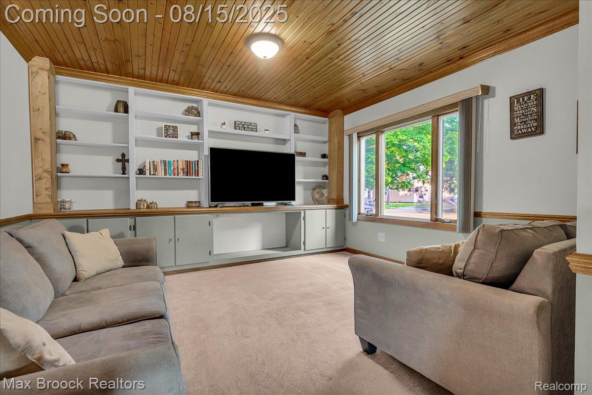 415 W Lake Street
