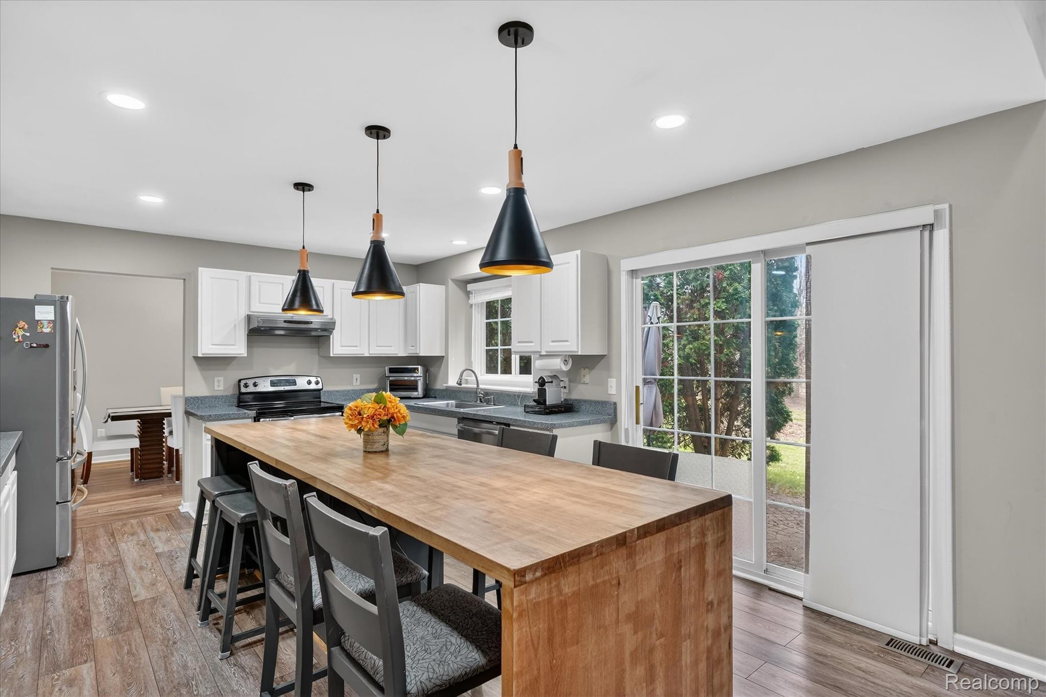 1029 White Trail