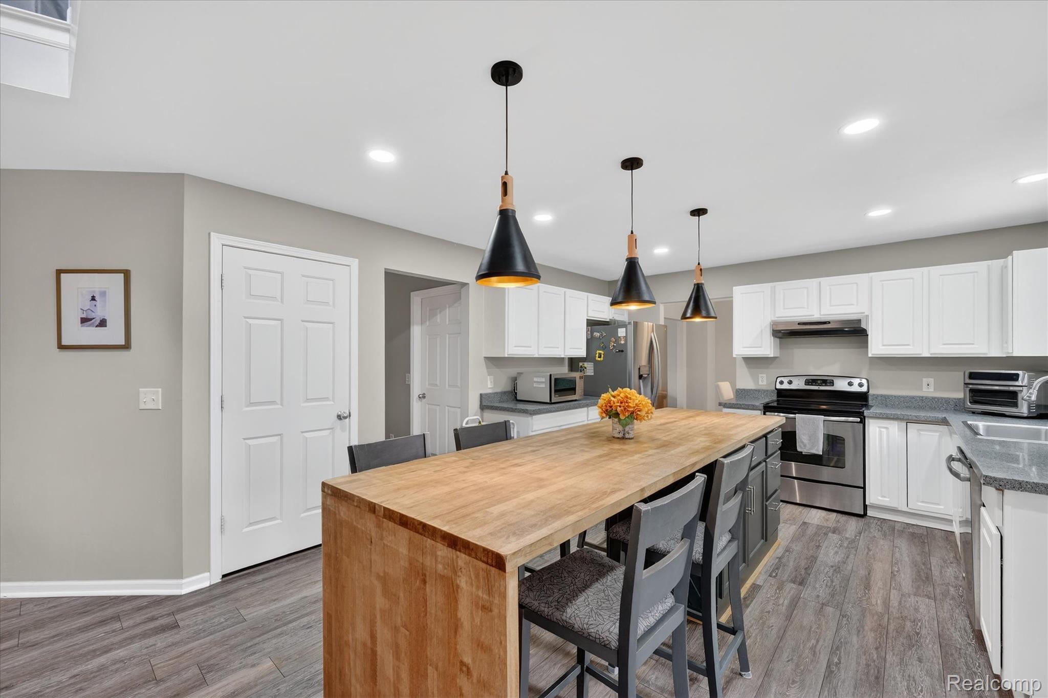 1029 White Trail