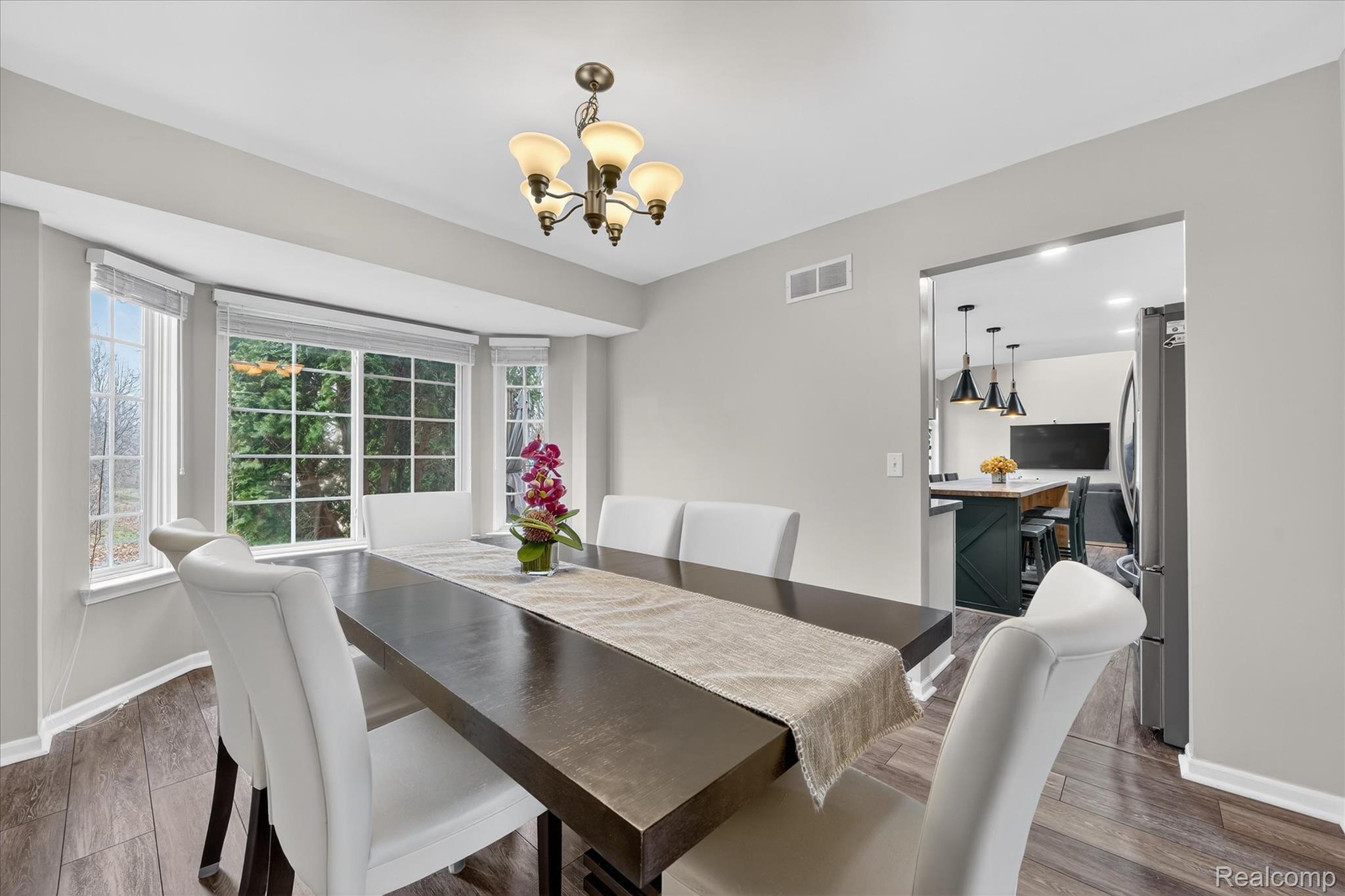 1029 White Trail