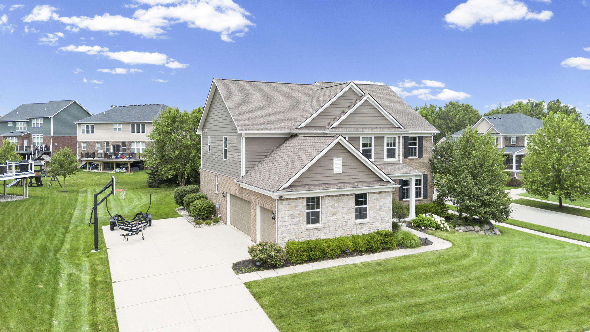 5887 Strawberry Circle