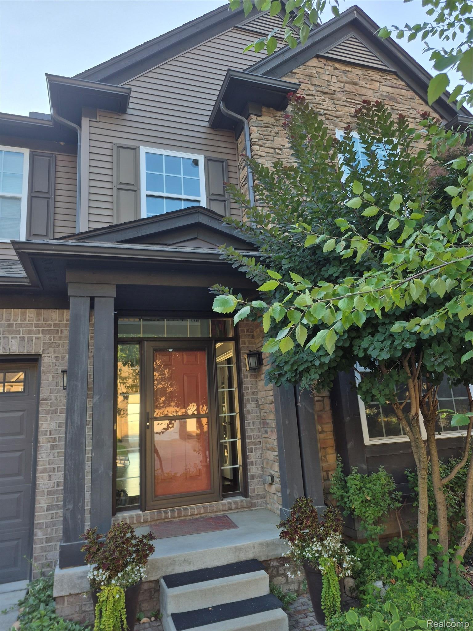 4976 W Stonegate Circle