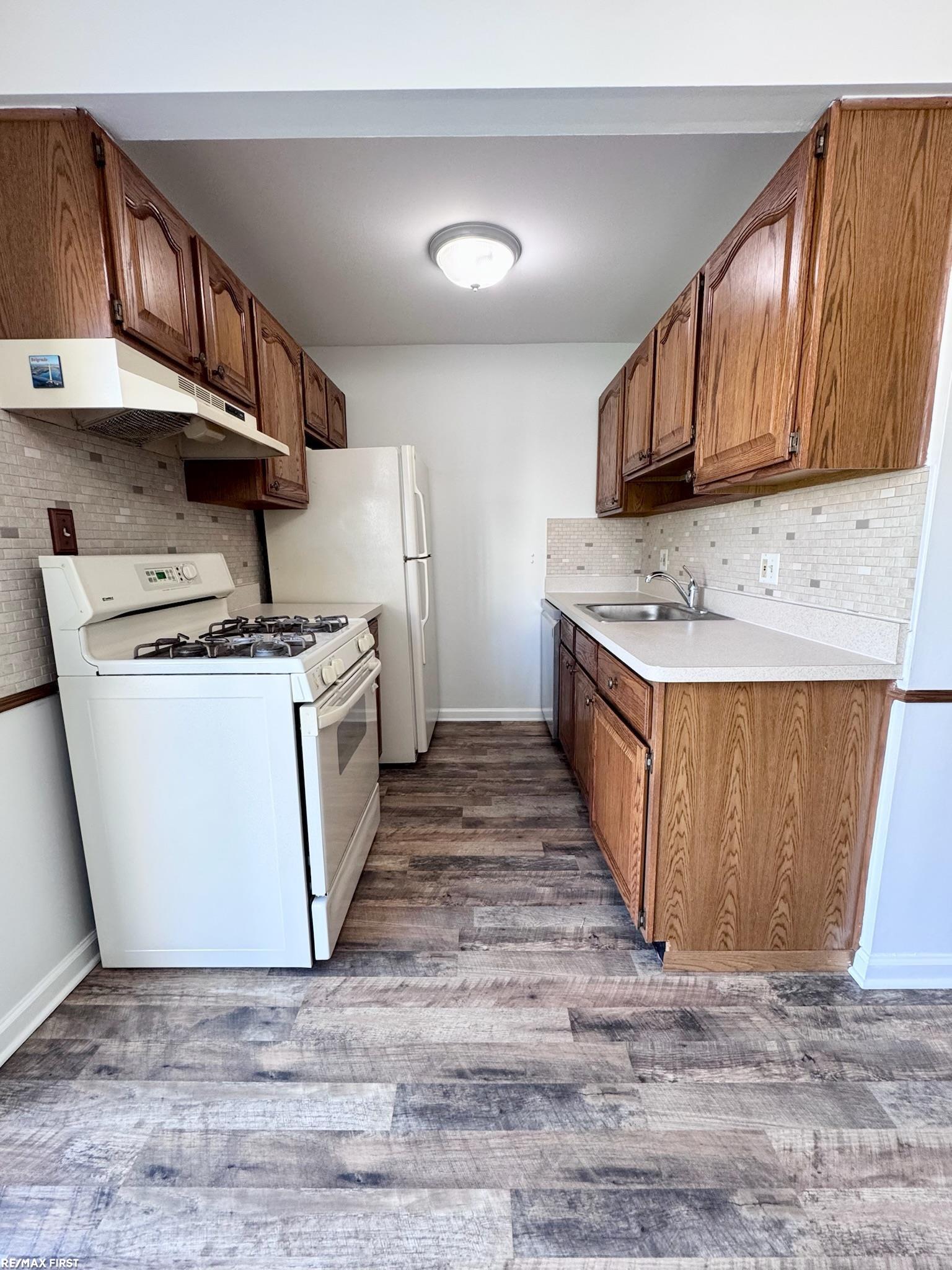 45874 Kensington Street