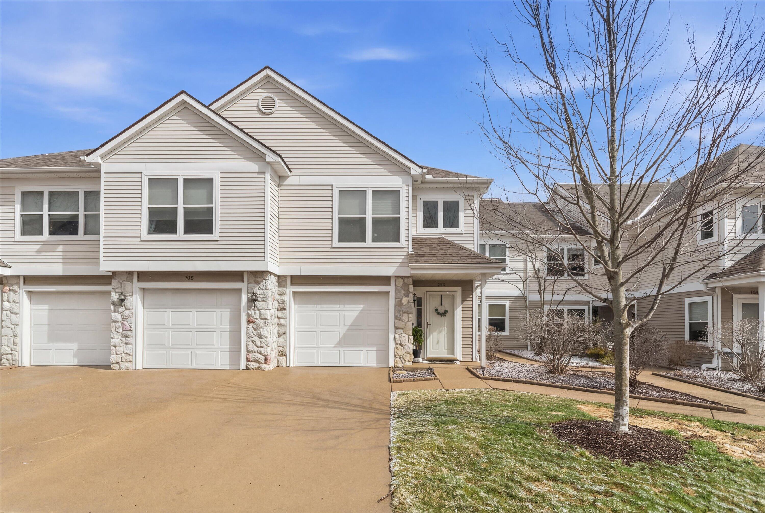 709 Fieldstone Circle W