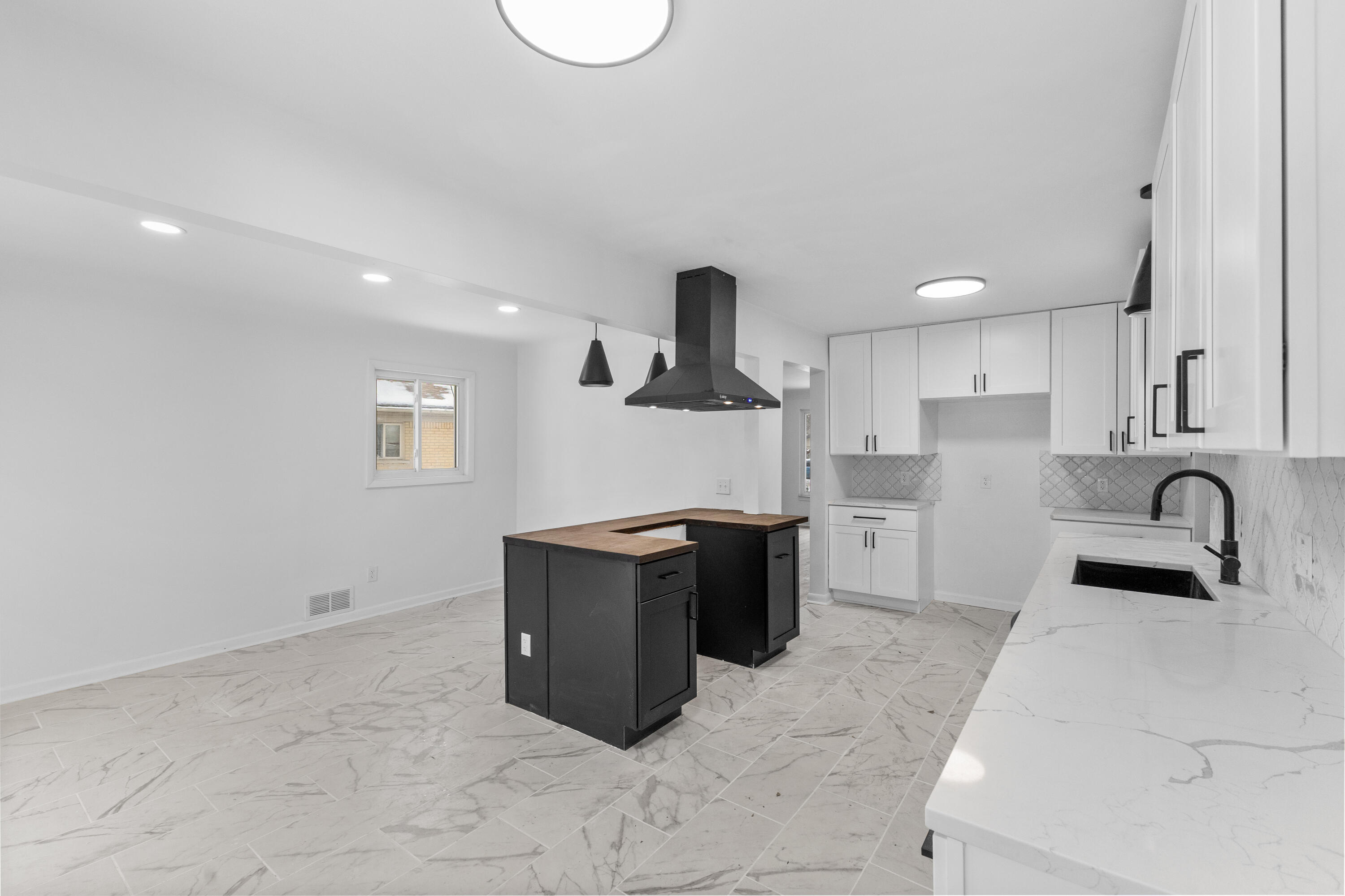 21310 Gardner Street