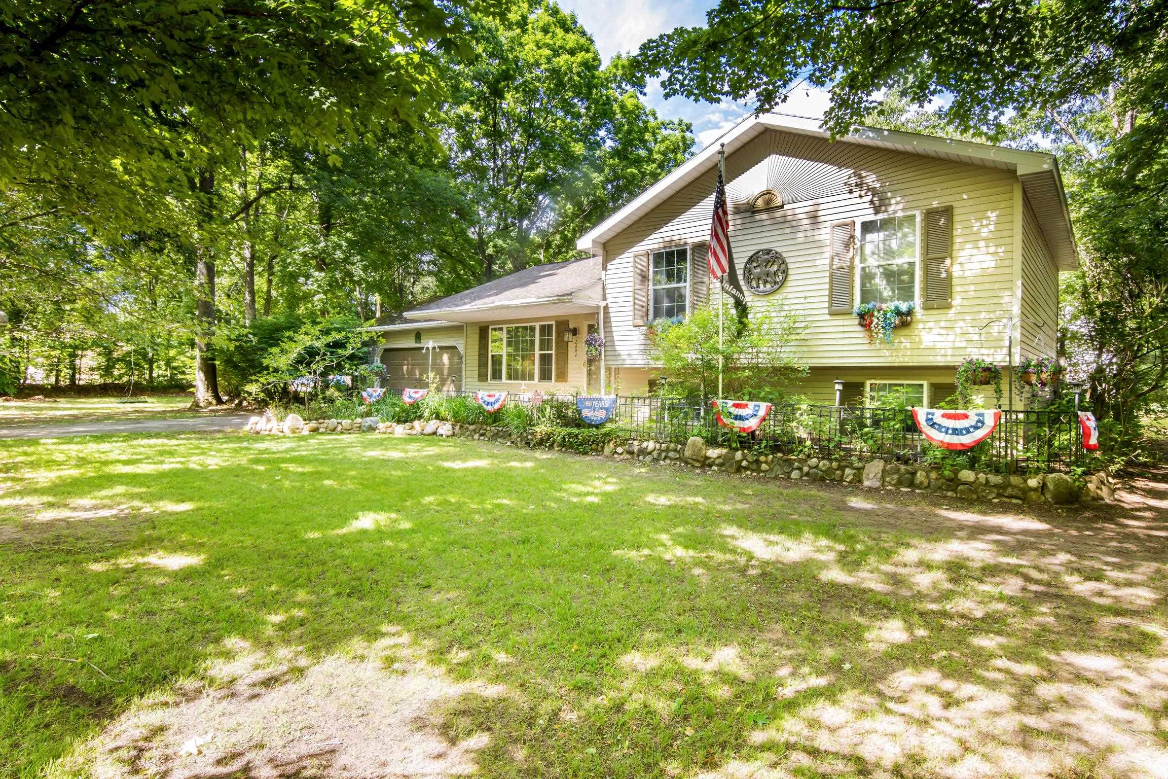 2494 Holland Circle