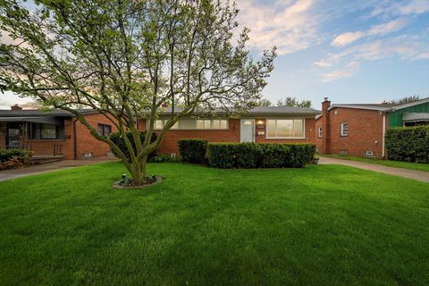 1544 BEAUPRE Avenue Madison Heights City Oakland MI 48071