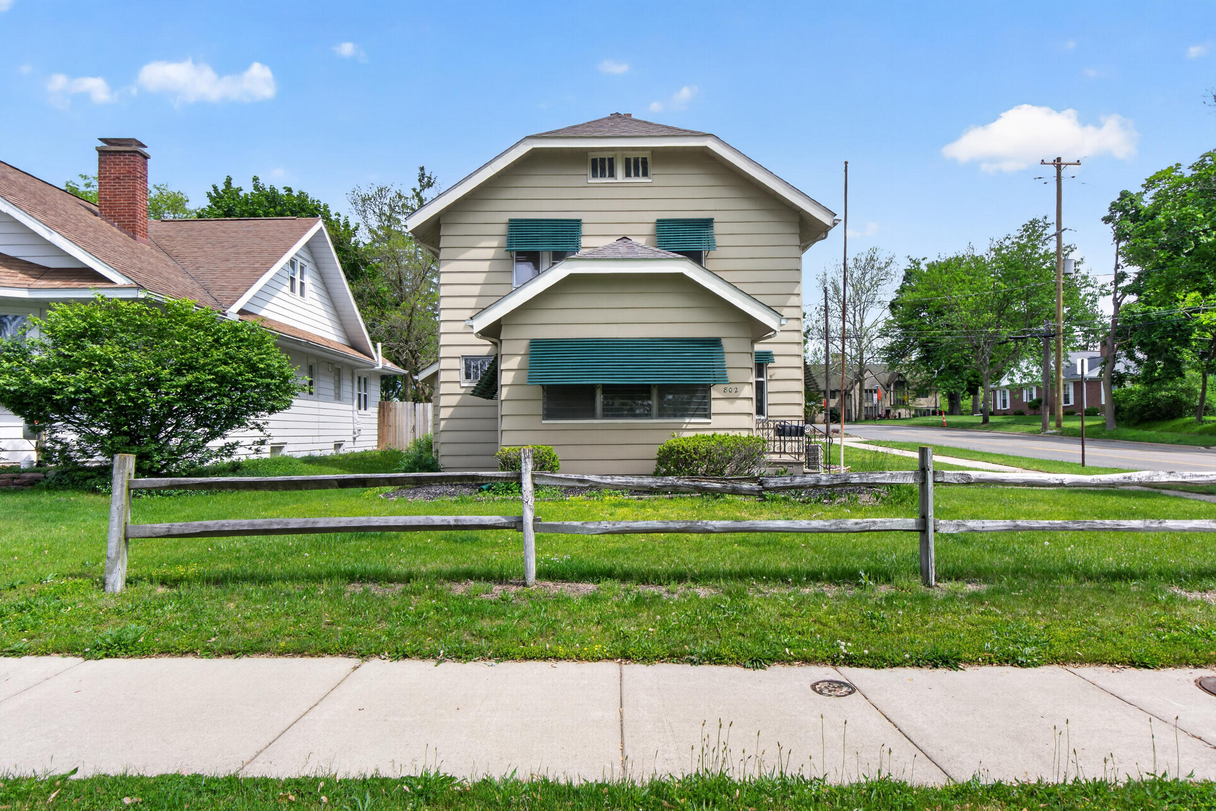 802 Oakridge Drive