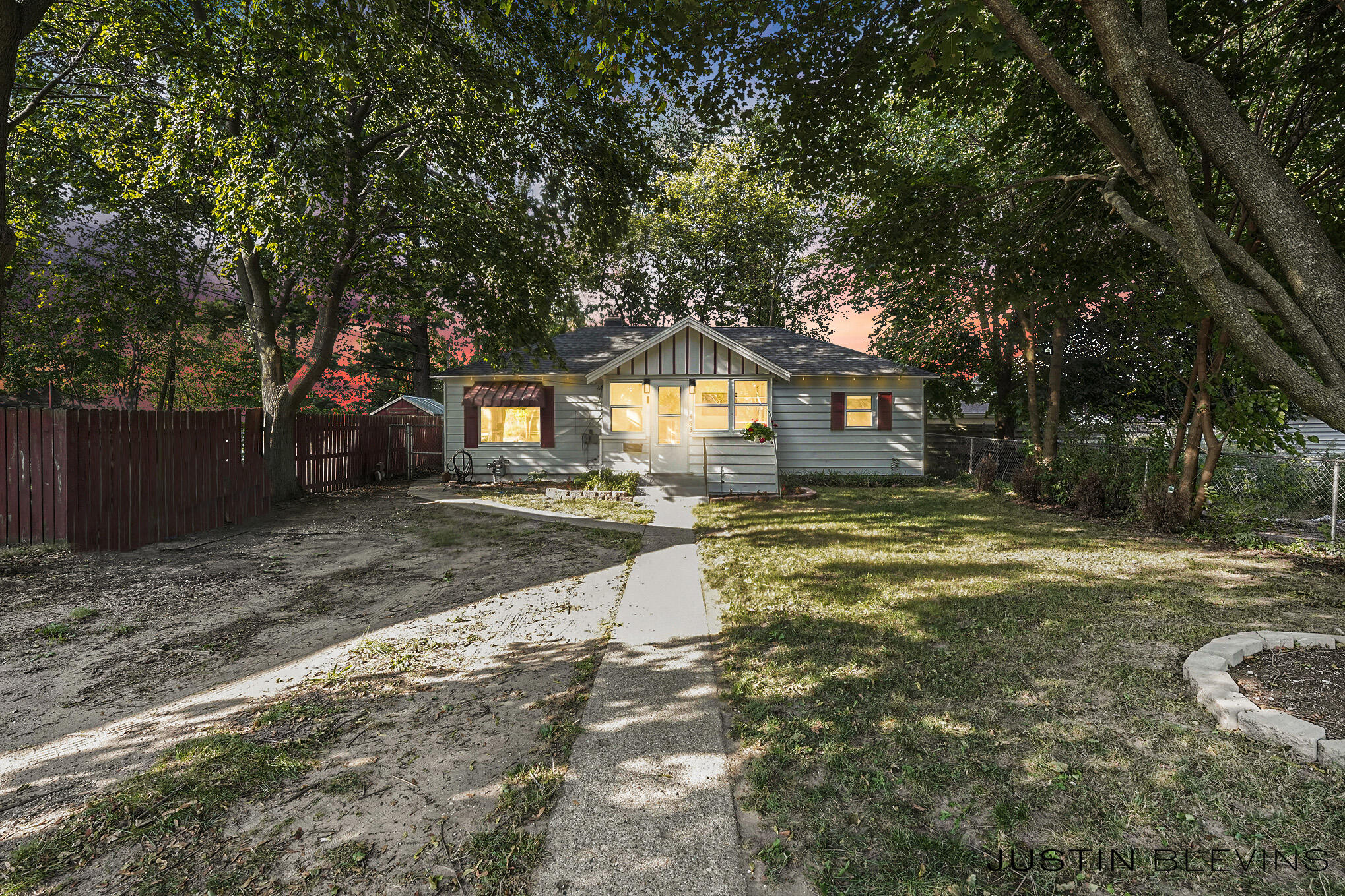 483 Kenwood Street NE