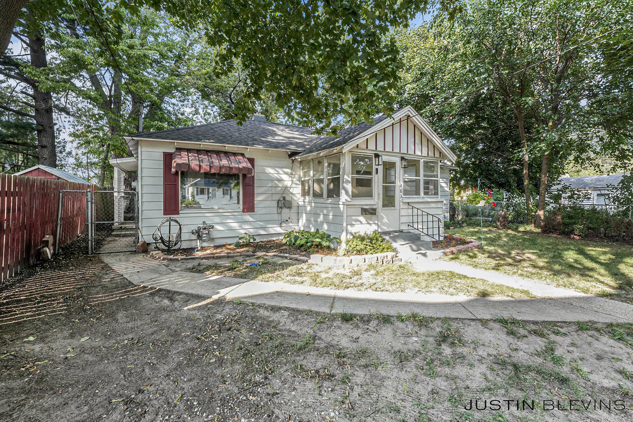 483 Kenwood Street NE