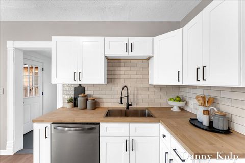 Tiny photo for 1245 Paris Avenue NE, Grand Rapids City, MI 49505 (MLS # 65026005998)