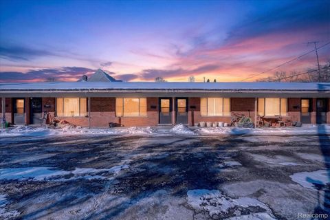 23 W Burdick Street 3 Oxford Charter Township MI 48371