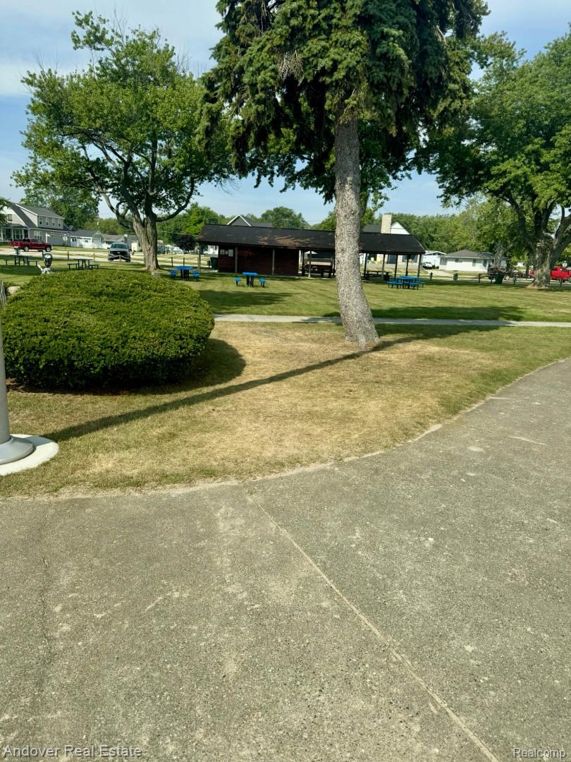 7690 Holiday Boulevard