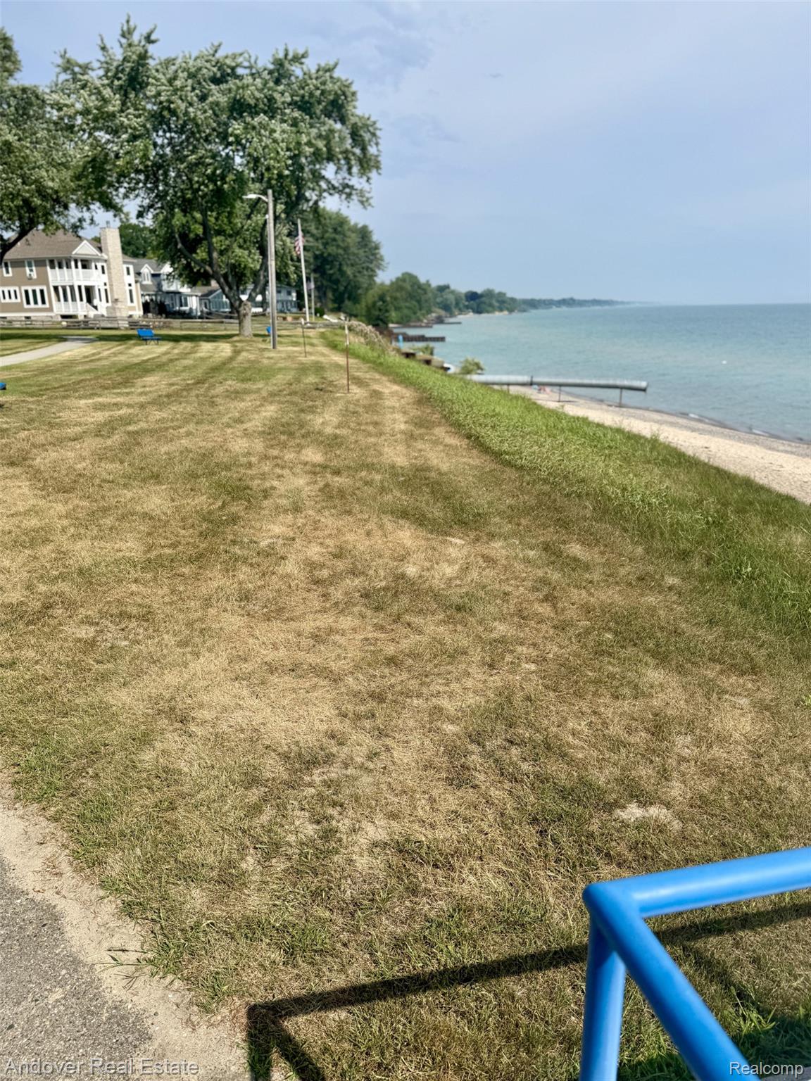 7690 Holiday Boulevard