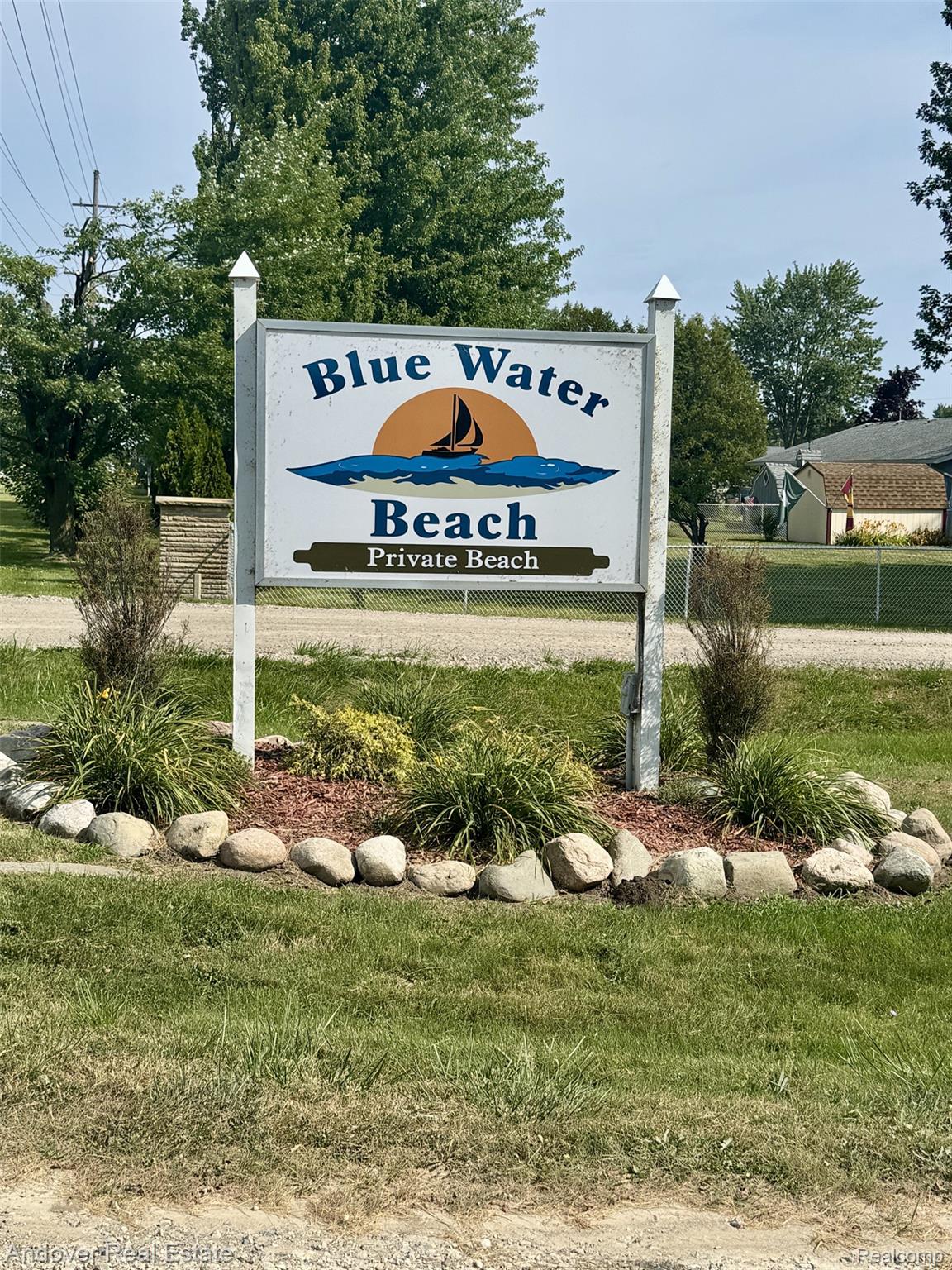 7690 Holiday Boulevard