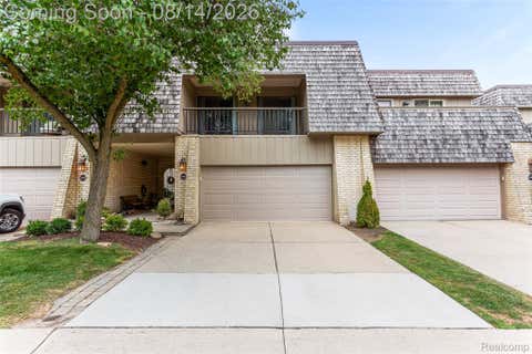 Photo of 1206 Oakwood Court, Rochester Hills City, MI 48307 (MLS # 20261062818)