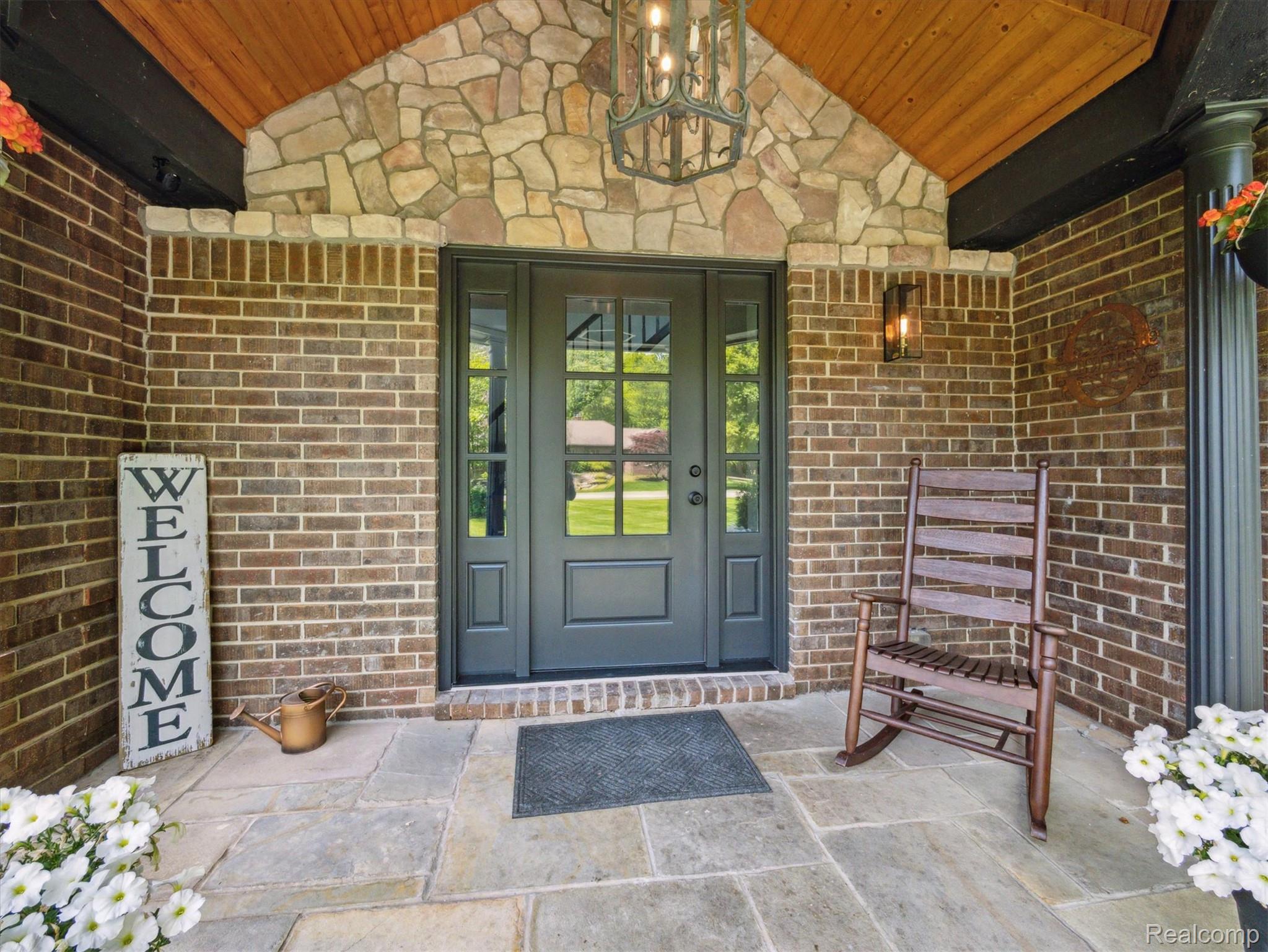 5695 Deerwood