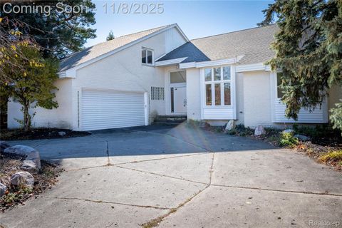 31033 Evergreen Court Farmington City MI 48331