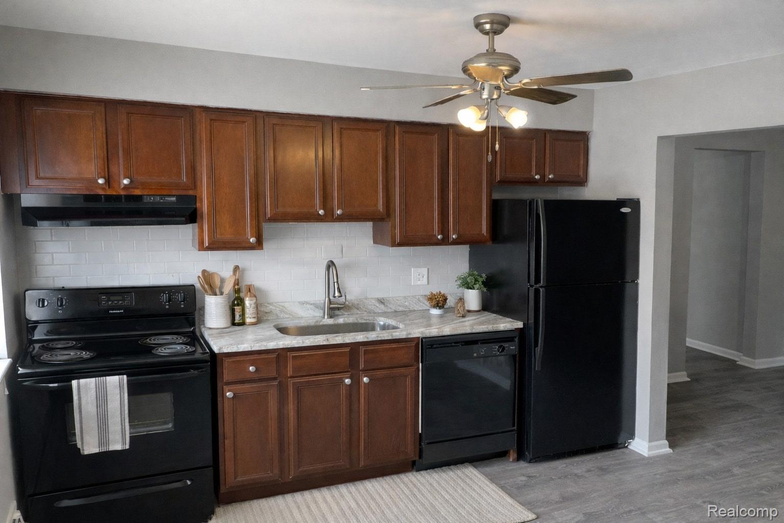 629 W Maple Road Unit 15