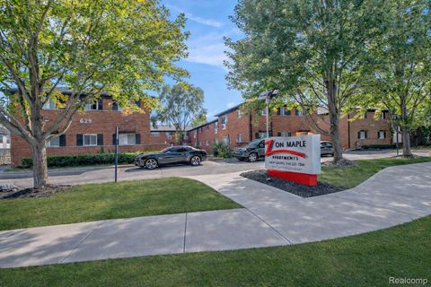 629 W Maple Road 15 Clawson City MI 48017