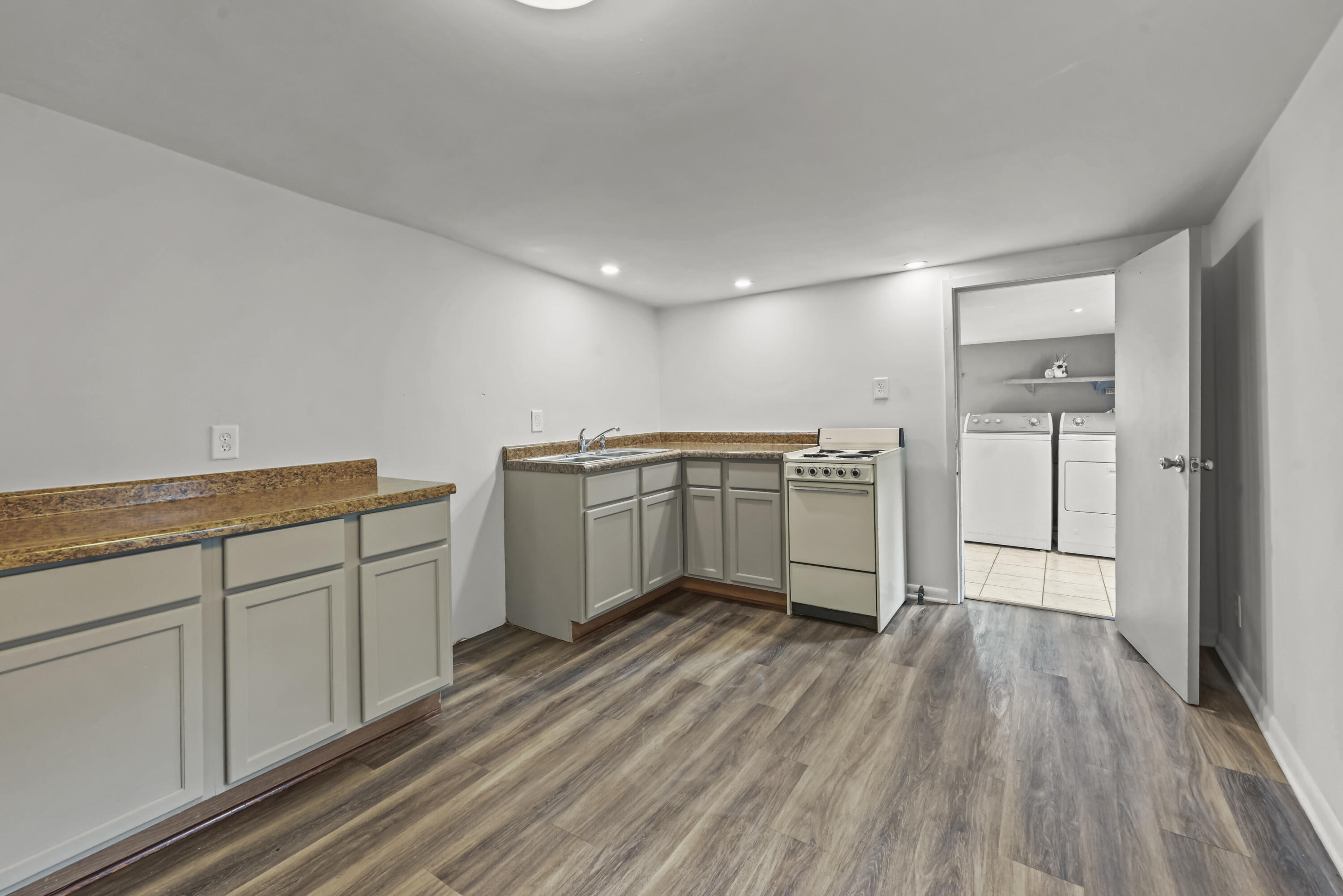 411 Hinckley Boulevard